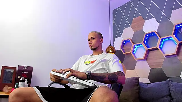 MagnusFrost online show from 01-29-25, 08:04