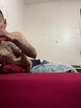 Snapshot of Houstonslong1 chatting on 12-16-25, 04:06 Houstonslong1 online show from 12-16-25, 04:06