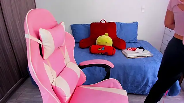 Sofi Martinezz0 online show from 09-21-25, 07:15