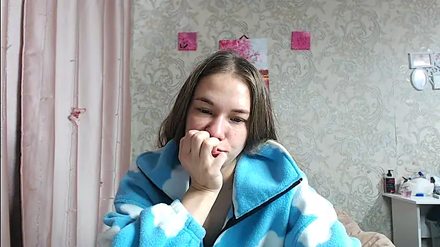 Snapshot of leila_bambi_ chatting on 10-14-25, 08:04 leila bambi  online show from 10-14-25, 08:04