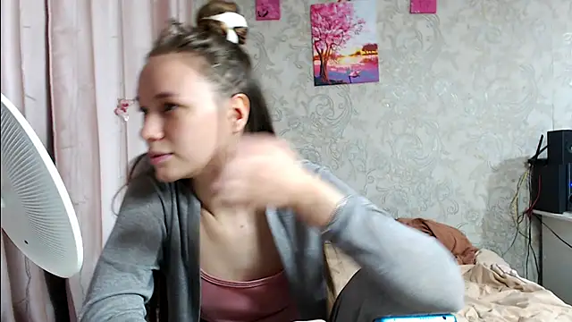 Snapshot of leila_bambi_ chatting on 10-23-25, 04:06 leila bambi  online show from 10-23-25, 04:06