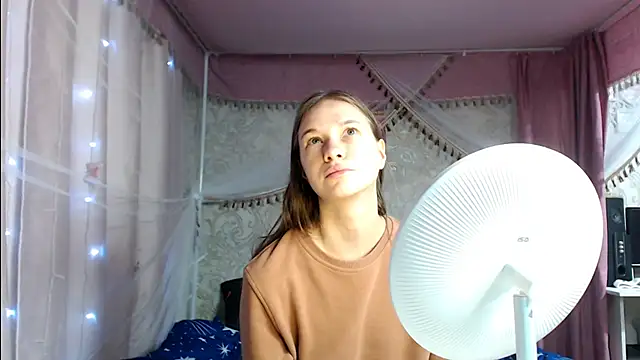 leila bambi  online show from 11-12-25, 02:45