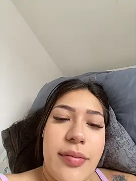 Latina vanessa online show from 11-22-25, 01:54