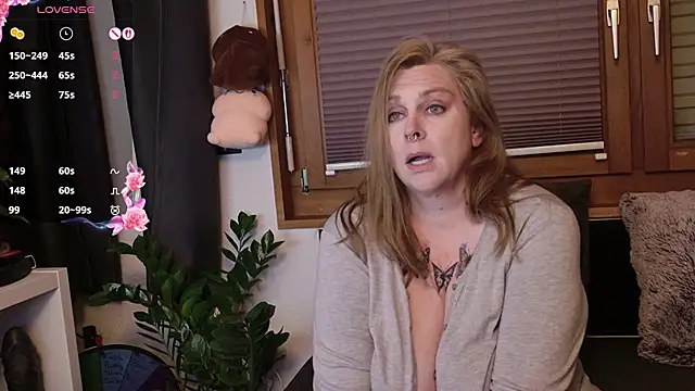 Big Beautiful MILF online show from 11-08-25, 12:44