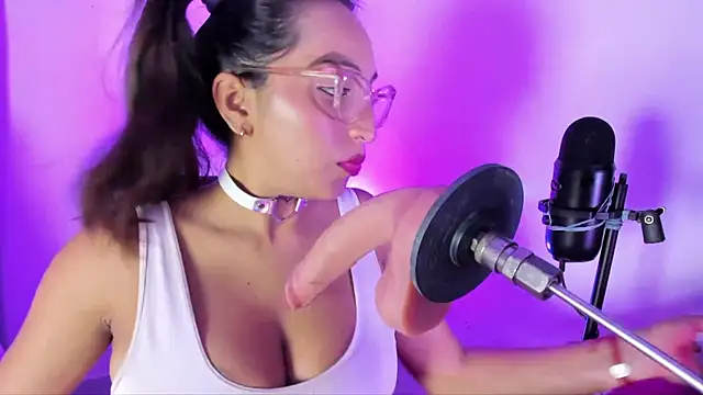 Snapshot of Leticia_brownn1 chatting on 09-14-25, 05:45 Leticia brownn1 online show from 09-14-25, 05:45