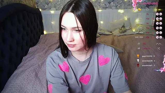 Snapshot of ChloeMillerMeow chatting on 03-04-25, 11:22 ChloeMillerMeow online show from 03-04-25, 11:22