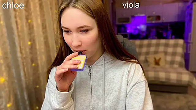 Snapshot of ChloeMillerMeow chatting on 10-27-25, 06:34 ChloeMillerMeow online show from 10-27-25, 06:34