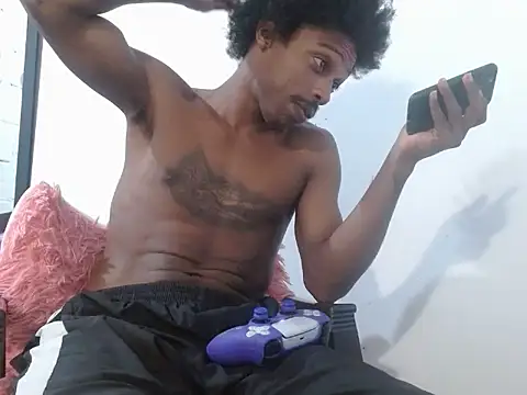 Larry-n-clouds online show from 03-12-26, 07:20