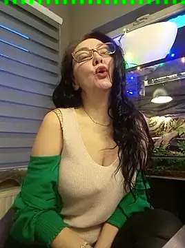 Snapshot of CamilleDesire chatting on 02-25-25, 05:15 CamilleDesire online show from 02-25-25, 05:15