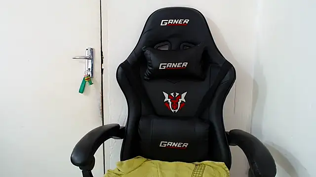 Snapshot of IceBellaCane313 chatting on 09-16-25, 12:28 IceBellaCane313 online show from 09-16-25, 12:28