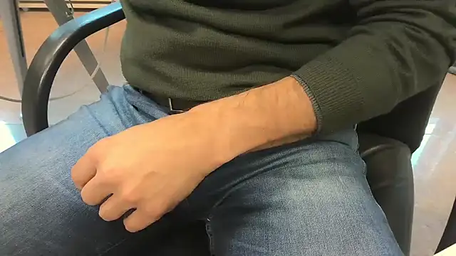 alessandroman2114 online show from 04-10-26, 04:55