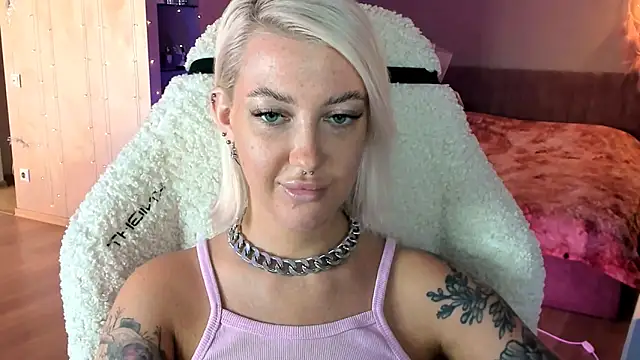 Snapshot of tykioty_Miley chatting on 09-19-25, 11:33 tykioty Miley online show from 09-19-25, 11:33