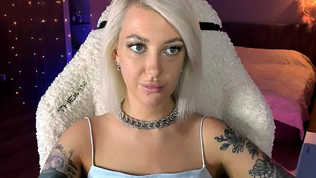 Snapshot of tykioty_Miley chatting on 11-27-25, 12:18 tykioty Miley online show from 11-27-25, 12:18