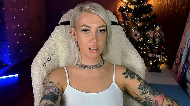 Snapshot of tykioty_Miley chatting on 01-10-26, 01:02 tykioty Miley online show from 01-10-26, 01:02