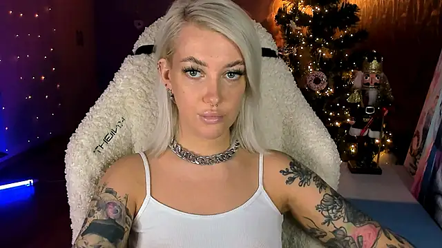 Snapshot of tykioty_Miley chatting on 01-12-26, 11:59 tykioty Miley online show from 01-12-26, 11:59