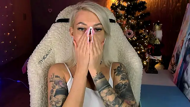 Snapshot of tykioty_Miley chatting on 01-15-26, 12:21 tykioty Miley online show from 01-15-26, 12:21