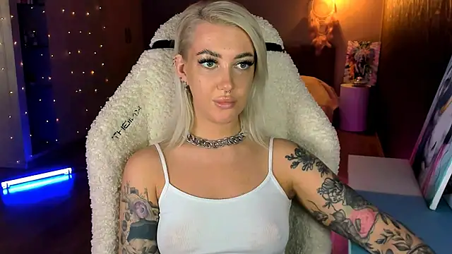 Snapshot of tykioty_Miley chatting on 03-11-26, 01:17 tykioty Miley online show from 03-11-26, 01:17