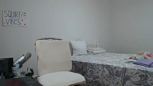 Snapshot of AnnaStellariX chatting on 01-01-25, 01:37 AnnaStellariX online show from 01-01-25, 01:37