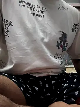 Snapshot of mrtoy121 chatting on 09-12-25, 05:13 mrtoy121 online show from 09-12-25, 05:13