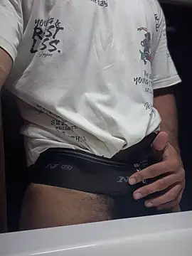 Snapshot of mrtoy121 chatting on 10-14-25, 05:58 mrtoy121 online show from 10-14-25, 05:58