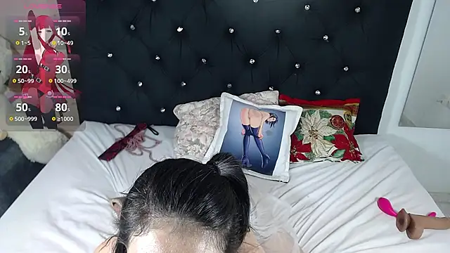 Snapshot of nikol_winick chatting on 11-25-25, 03:28 nikol winick online show from 11-25-25, 03:28