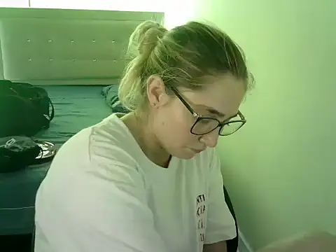 Snapshot of katy_pp chatting on 10-04-25, 04:49 katy pp online show from 10-04-25, 04:49