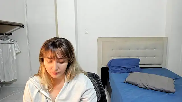 Snapshot of katy_pp chatting on 11-18-25, 01:55 katy pp online show from 11-18-25, 01:55