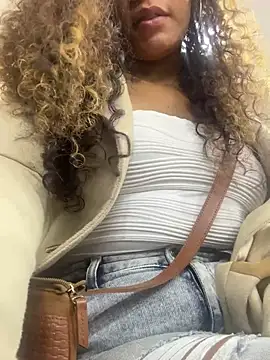 Snapshot of ashley_Tompson1 chatting on 02-17-25, 11:42 ashley Tompson1 online show from 02-17-25, 11:42