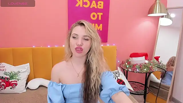 Snapshot of EvaMoran chatting on 01-08-25, 08:06 EvaMoran online show from 01-08-25, 08:06