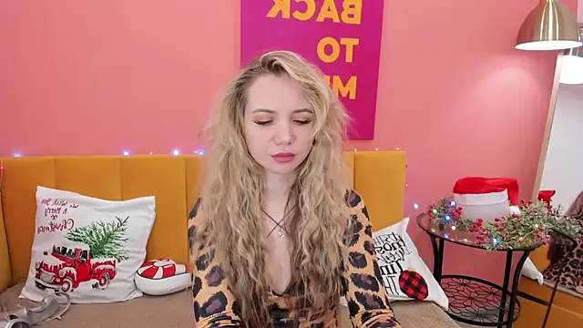 Snapshot of EvaMoran chatting on 01-11-25, 08:11 EvaMoran online show from 01-11-25, 08:11