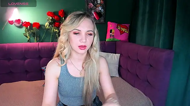 Snapshot of EvaMoran chatting on 02-15-25, 01:31 EvaMoran online show from 02-15-25, 01:31