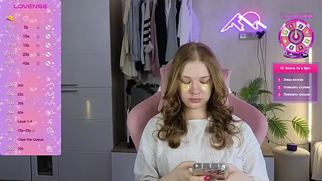 TrissMerigold9 online show from 03-10-26, 07:35