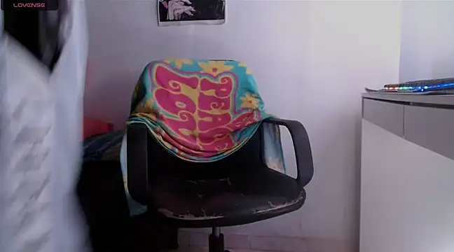 Snapshot of deividcloud36 chatting on 02-23-25, 06:17 deividcloud36 online show from 02-23-25, 06:17