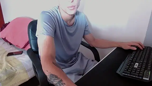 Snapshot of deividcloud36 chatting on 03-21-25, 06:51 deividcloud36 online show from 03-21-25, 06:51