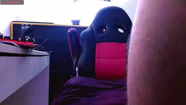 Snapshot of deividcloud36 chatting on 03-08-26, 02:04 deividcloud36 online show from 03-08-26, 02:04