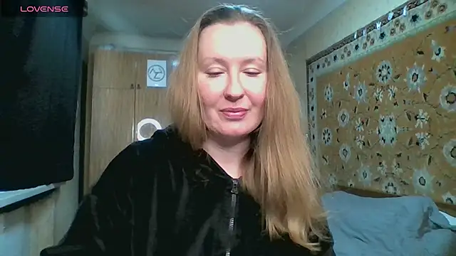 AnnaXLovers online show from 04-28-26, 12:32