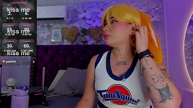 Snapshot of Danee_19_ chatting on 02-12-25, 02:43 Danee 19 online show from 02-12-25, 02:43