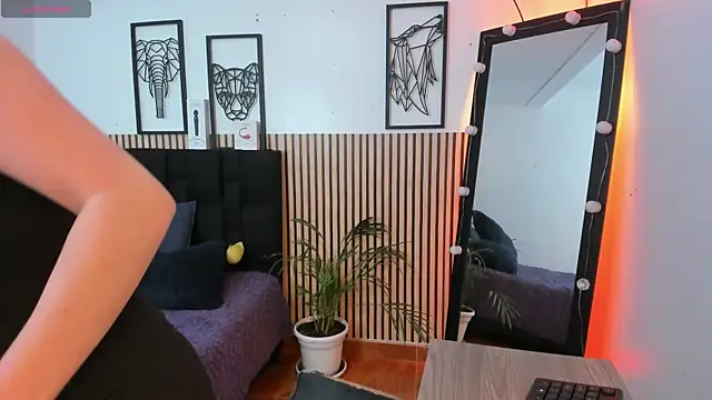 LILA ELLIOT online show from 10-14-25, 07:47