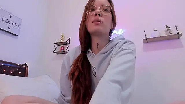 Manuela monroe online show from 12-18-25, 11:33