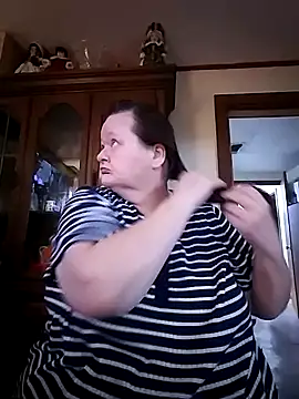 Bayou Woman68 online show from 11-17-25, 03:40