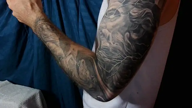 Snapshot of Kenner_fox77 chatting on 12-24-24, 11:22 Kenner fox77 online show from 12-24-24, 11:22