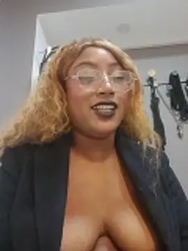 Adelehottman online show from 04-17-26, 04:43