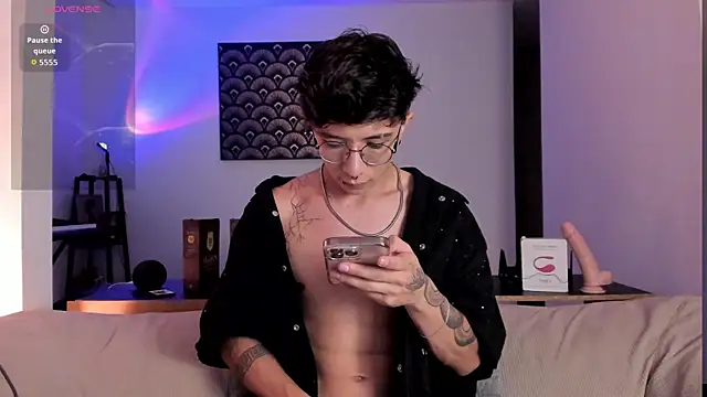 Snapshot of im__thomass chatting on 12-23-25, 02:42 im thomass online show from 12-23-25, 02:42
