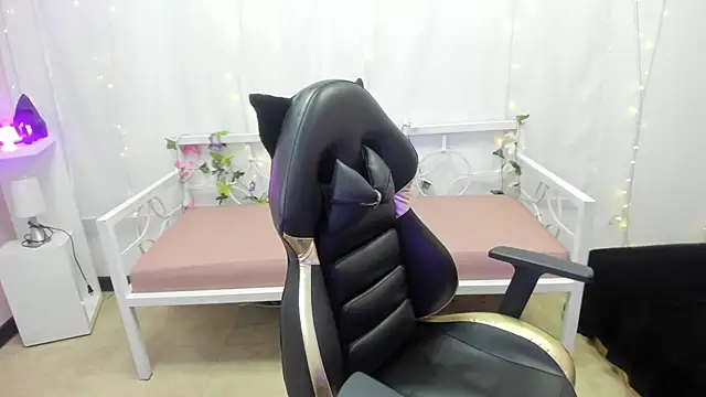 Snapshot of chica_Hetfield chatting on 02-08-25, 02:38 chica Hetfield online show from 02-08-25, 02:38