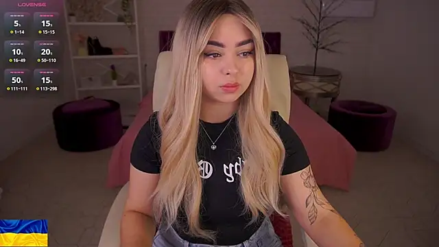 SusieWood online show from 04-23-26, 08:11