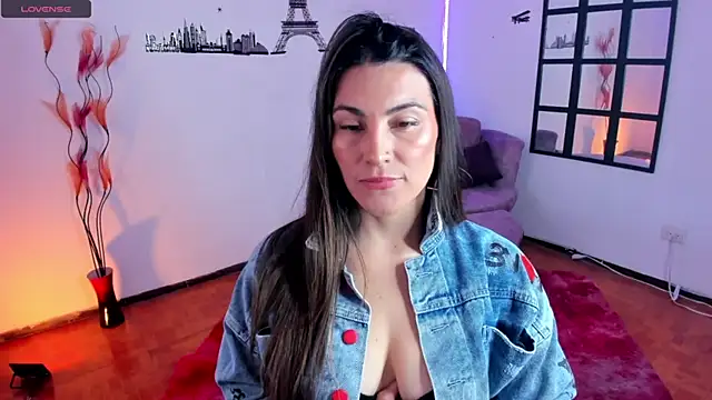 Snapshot of Elizabeth_taylor_b chatting on 03-06-25, 05:22 Elizabeth taylor b online show from 03-06-25, 05:22