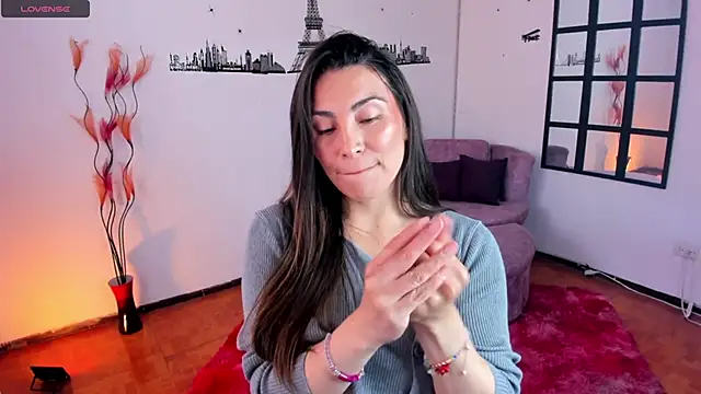 Snapshot of Elizabeth_taylor_b chatting on 03-12-25, 06:33 Elizabeth taylor b online show from 03-12-25, 06:33