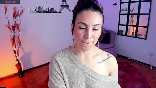 Snapshot of Elizabeth_taylor_b chatting on 03-18-25, 06:04 Elizabeth taylor b online show from 03-18-25, 06:04