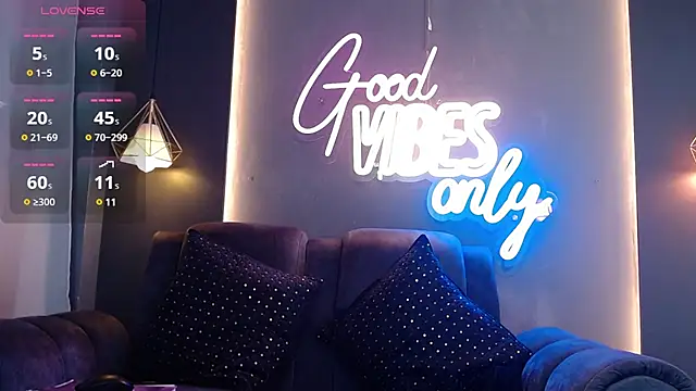 Snapshot of LOLIITA__LOVE chatting on 12-19-24, 06:45 LOLIITA  LOVE online show from 12-19-24, 06:45