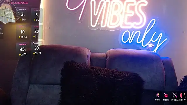 Snapshot of LOLIITA__LOVE chatting on 01-18-25, 12:02 LOLIITA  LOVE online show from 01-18-25, 12:02